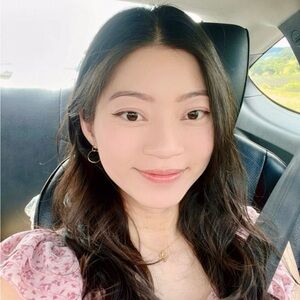 Meet your Posher, Adrienne